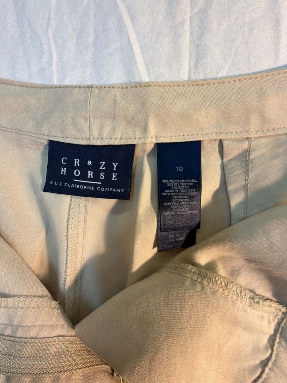 Crazy Horse A Liz Claiborne Company Women's Tan Tencel-Blend Casual Shorts 10 - Picture 2 of 6